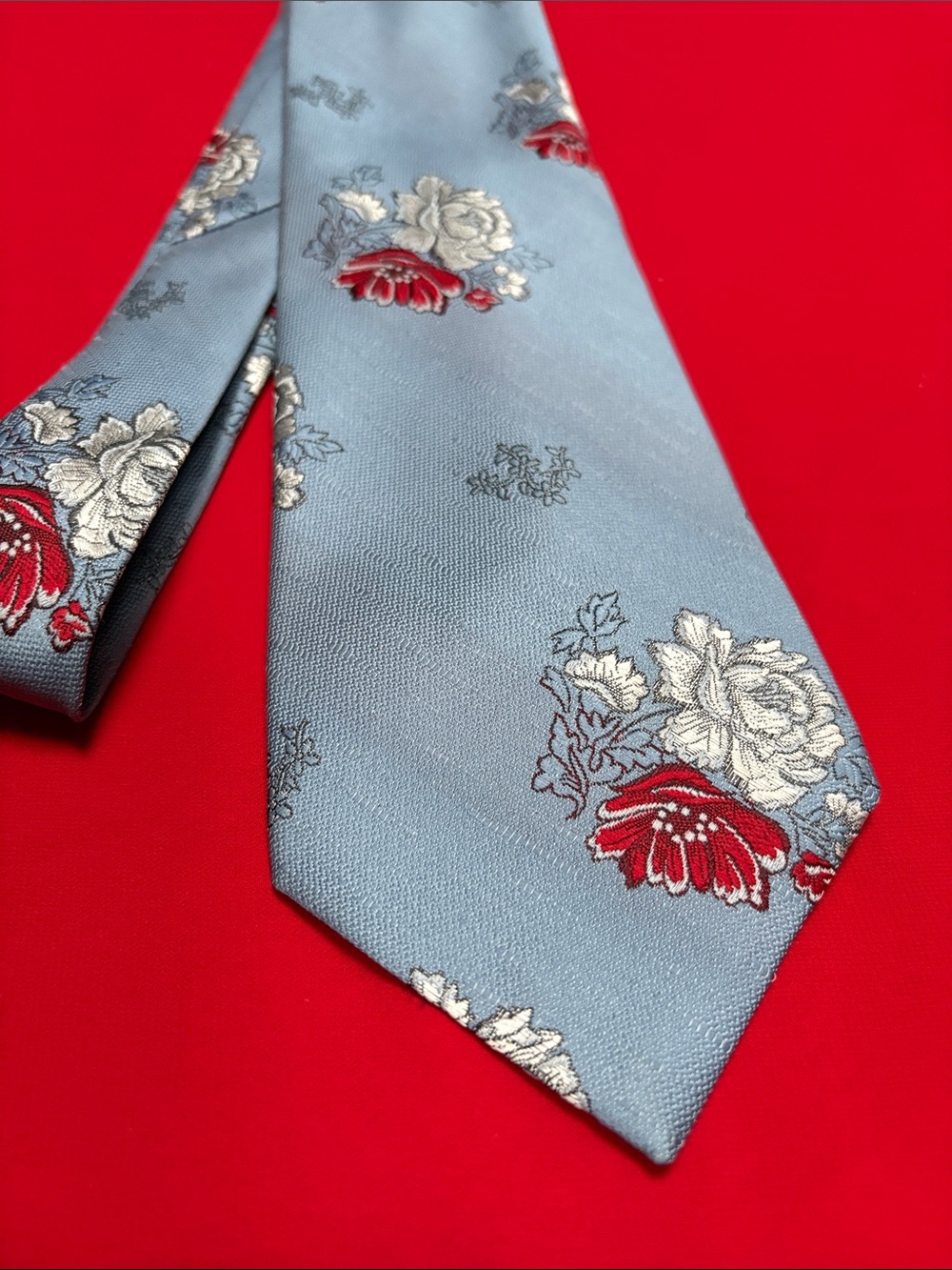 Macrae vintage floral tie.